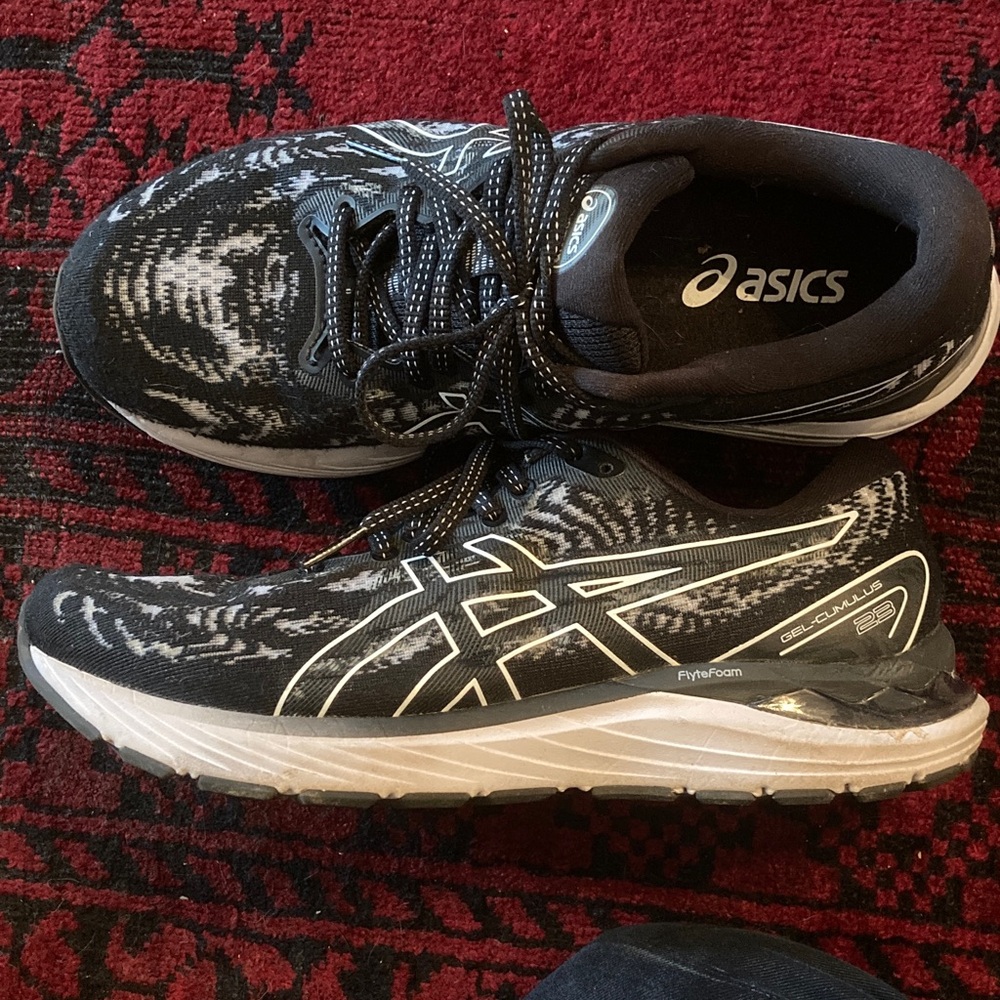 Asics Gel-Cumulus 23 running shoes women’s 8 wide black white like New flytefoam